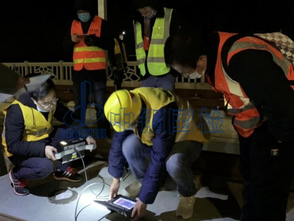 公路檢測(cè)現(xiàn)場(chǎng)